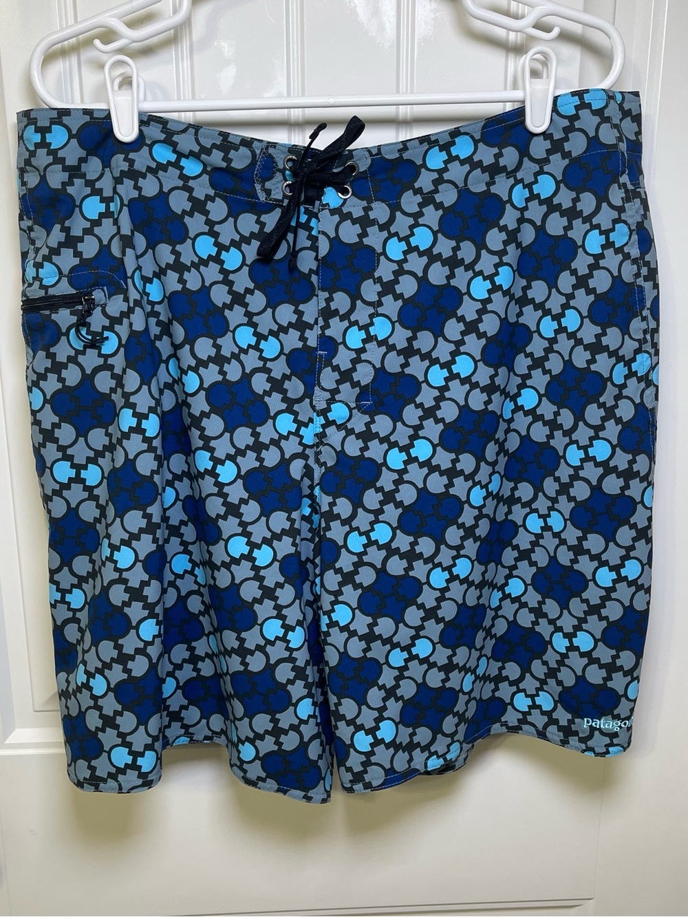 Patagonia Men's Board Shorts 38 Blue Geometric Print Swim Trunks Zipper Pocket